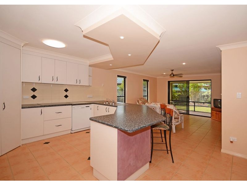 14 Earls Court, Point Vernon QLD 4655
