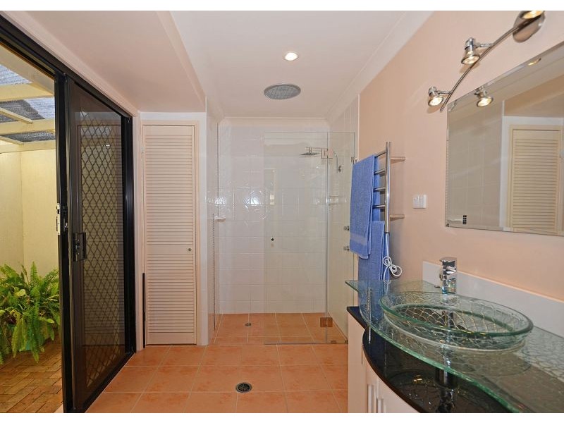 14 Earls Court, Point Vernon QLD 4655