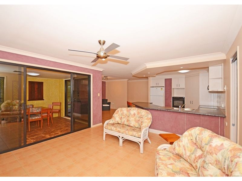 14 Earls Court, Point Vernon QLD 4655