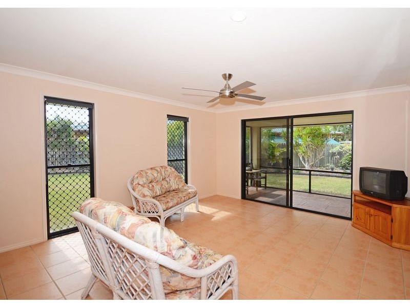 14 Earls Court, Point Vernon QLD 4655