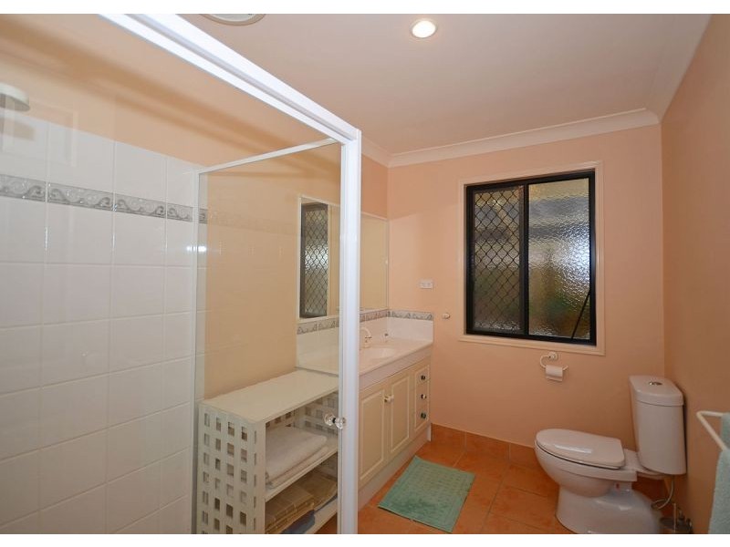 14 Earls Court, Point Vernon QLD 4655