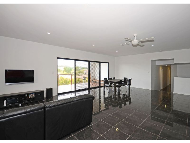 11 Jasmine Court, Dundowran Beach QLD 4655