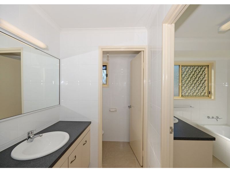 8 Hastings Street, Pialba QLD 4655