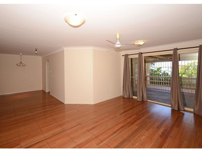 8 Hastings Street, Pialba QLD 4655