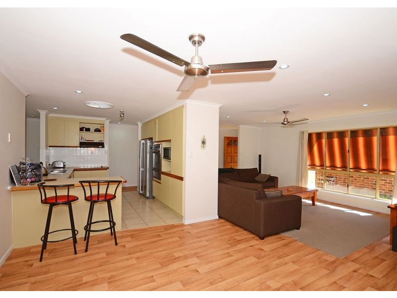 18 Hansen Street, Urangan QLD 4655