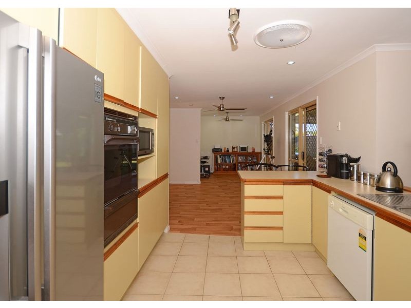 18 Hansen Street, Urangan QLD 4655