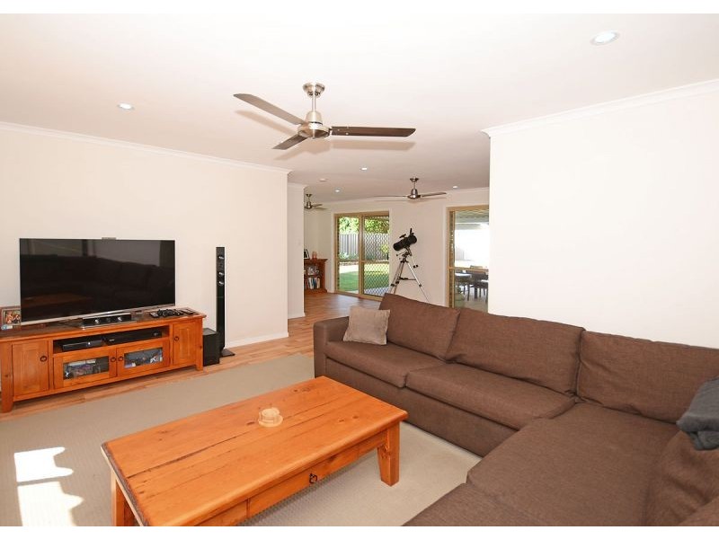 18 Hansen Street, Urangan QLD 4655