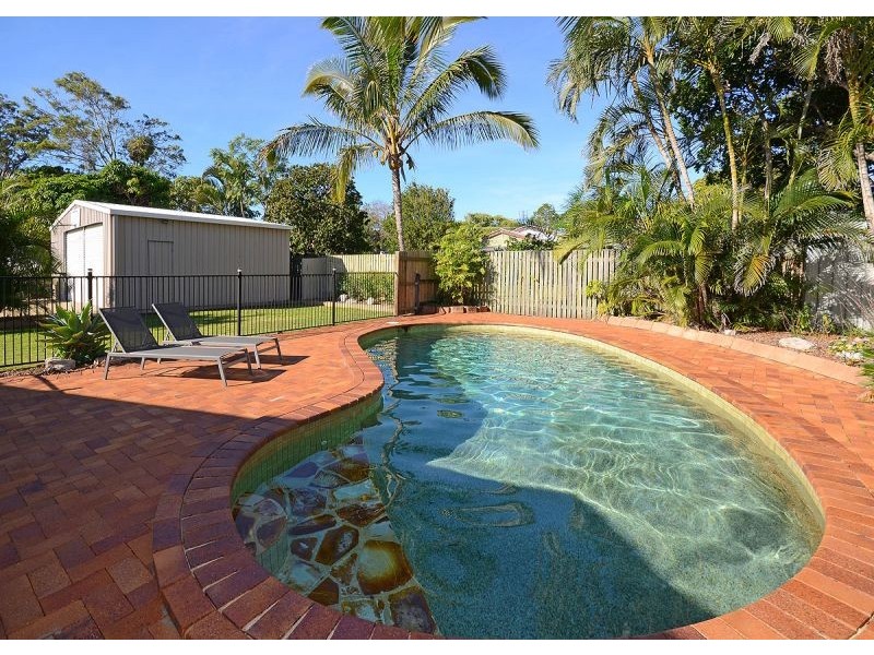 18 Hansen Street, Urangan QLD 4655