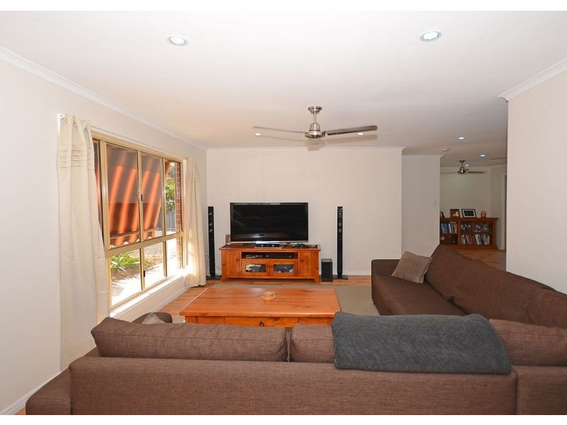 18 Hansen Street, Urangan QLD 4655