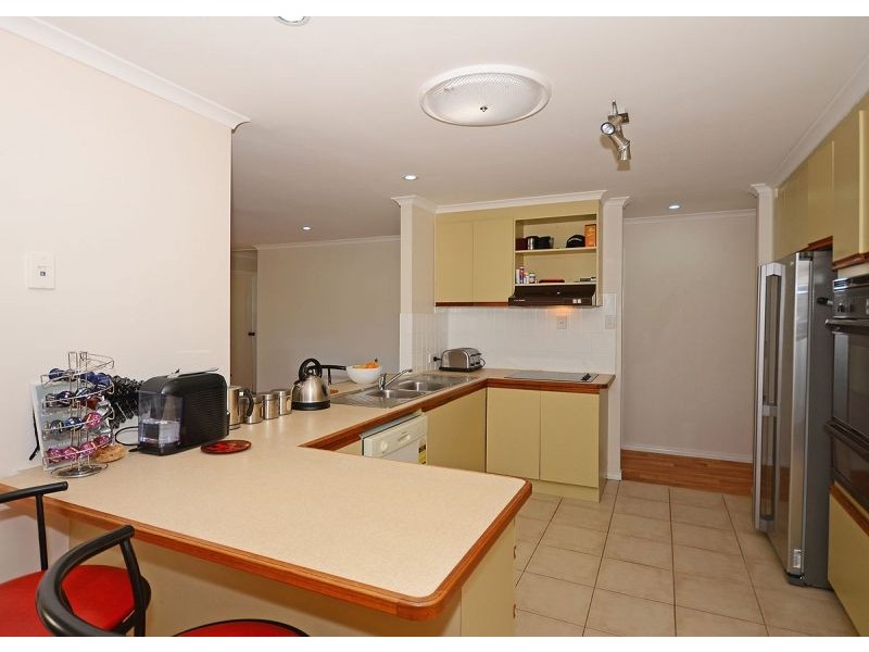 18 Hansen Street, Urangan QLD 4655