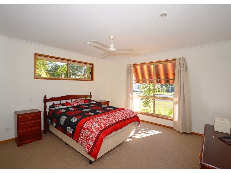 18 Hansen Street, Urangan QLD 4655
