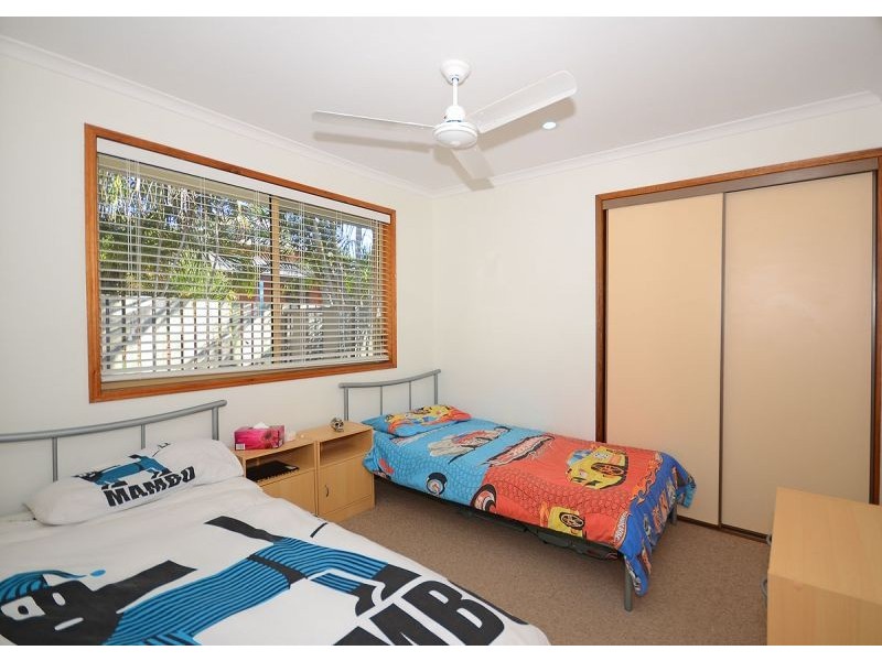 18 Hansen Street, Urangan QLD 4655