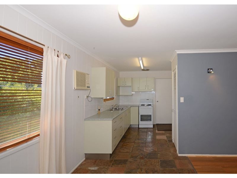 13 Paradise Street, Point Vernon QLD 4655