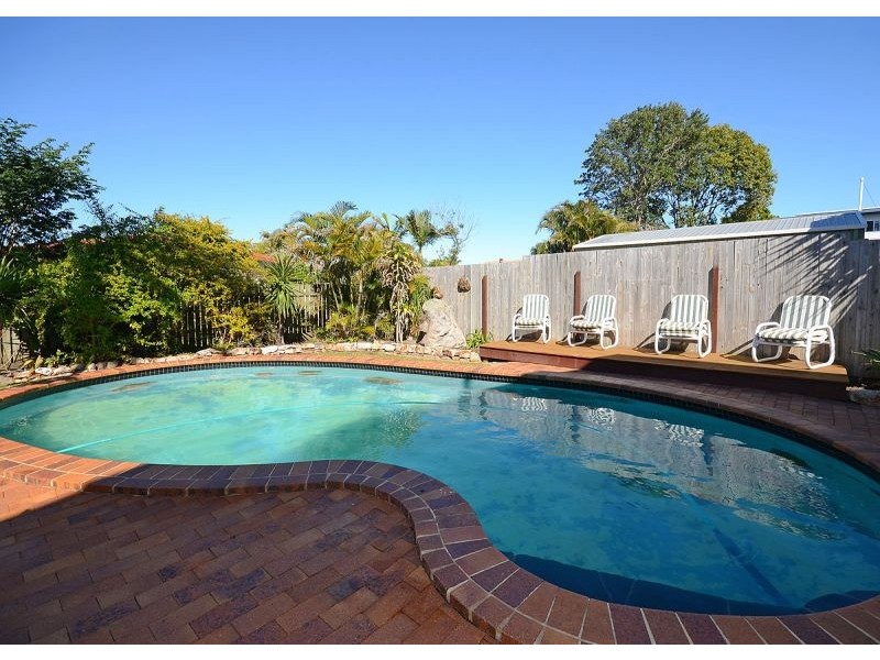 13 Paradise Street, Point Vernon QLD 4655
