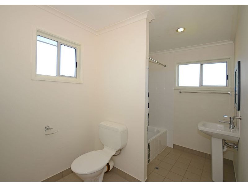 13 Paradise Street, Point Vernon QLD 4655