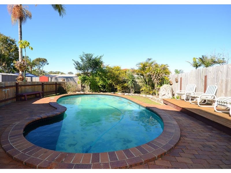 13 Paradise Street, Point Vernon QLD 4655