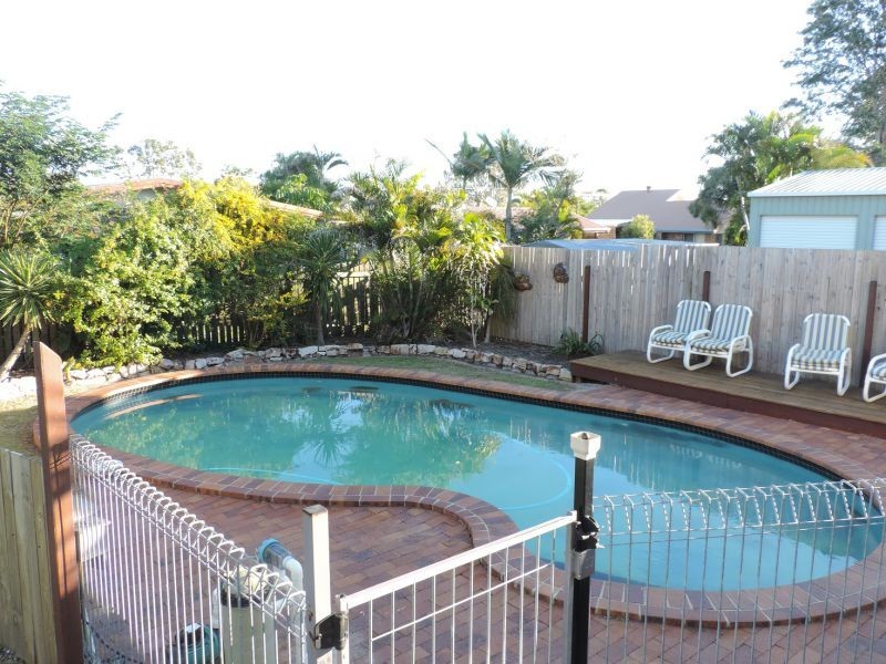 13 Paradise Street, Point Vernon QLD 4655
