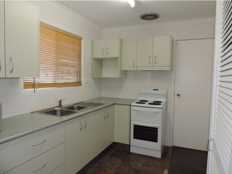 13 Paradise Street, Point Vernon QLD 4655