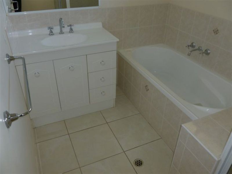 4 Manfred Way, Point Vernon QLD 4655