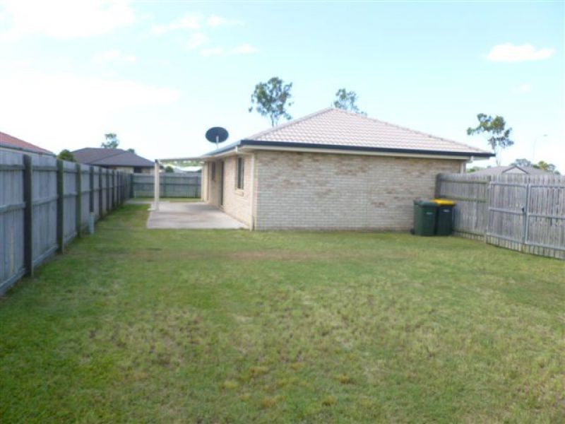 4 Manfred Way, Point Vernon QLD 4655