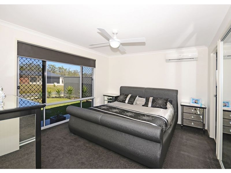 32 Ronaldo Way, Urangan QLD 4655