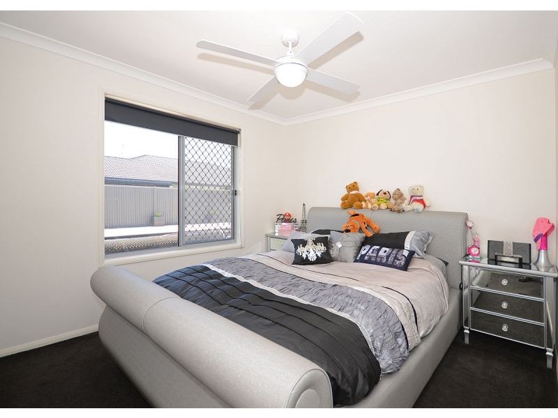 32 Ronaldo Way, Urangan QLD 4655