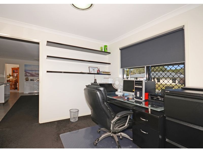 32 Ronaldo Way, Urangan QLD 4655