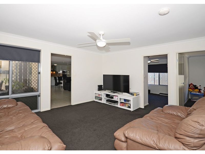 32 Ronaldo Way, Urangan QLD 4655