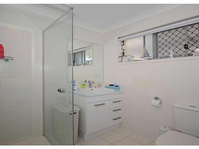 32 Ronaldo Way, Urangan QLD 4655