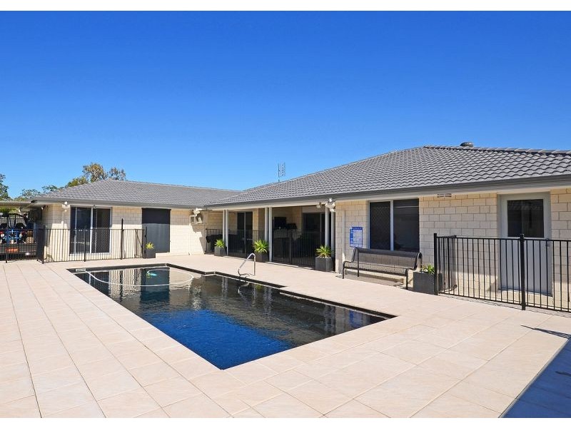 32 Ronaldo Way, Urangan QLD 4655