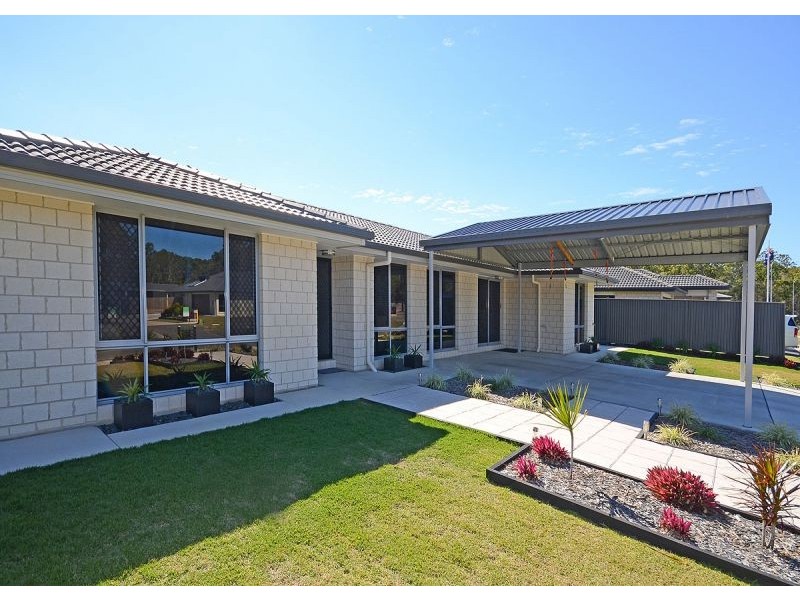 32 Ronaldo Way, Urangan QLD 4655