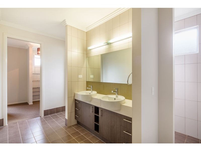 22 Parraweena Court, Point Vernon QLD 4655