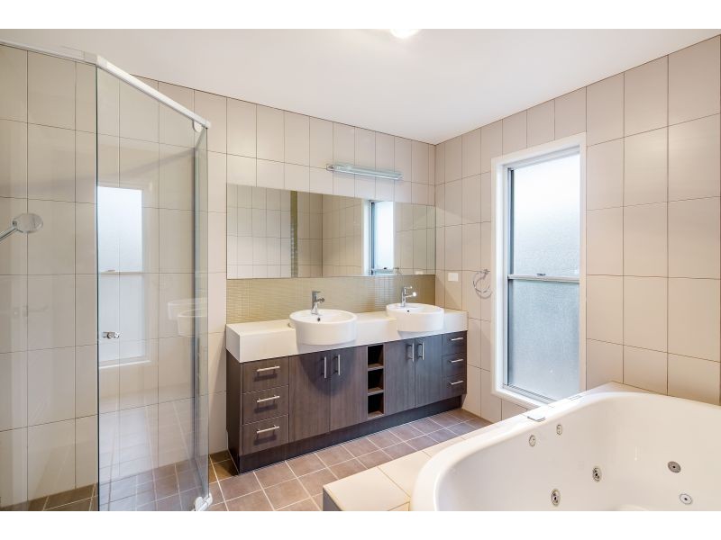 22 Parraweena Court, Point Vernon QLD 4655