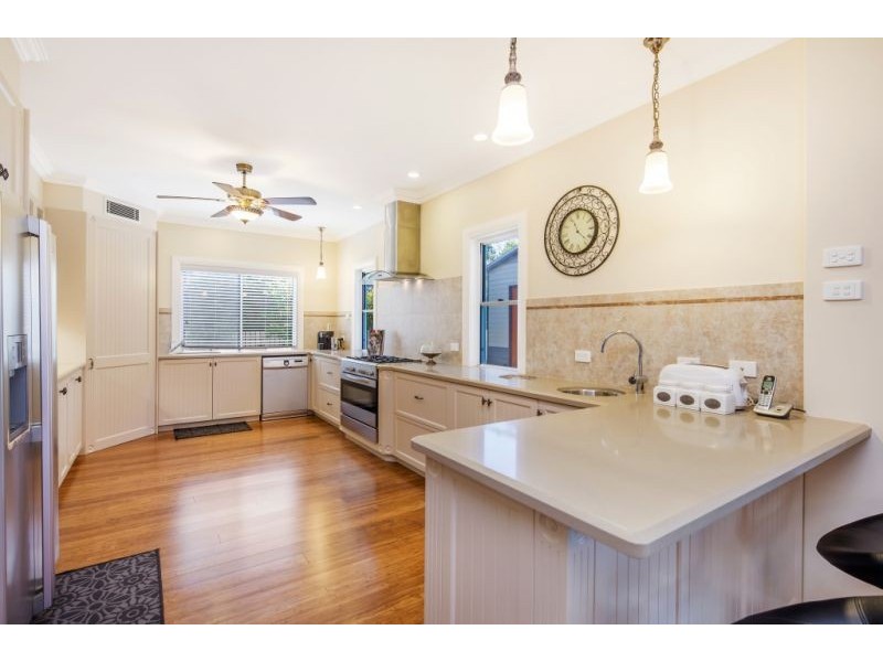 28 Long Street, Point Vernon QLD 4655