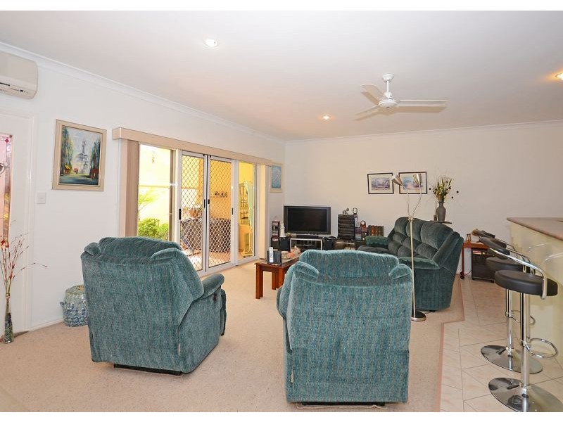 1/215 Esplanade, Pialba QLD 4655