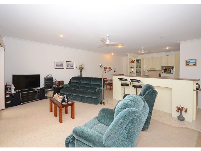 1/215 Esplanade, Pialba QLD 4655