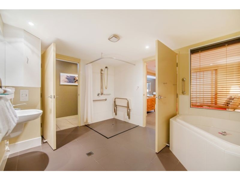 Unit 118/569 ‘Oceans’ Charlton Esplanade, Urangan QLD 4655