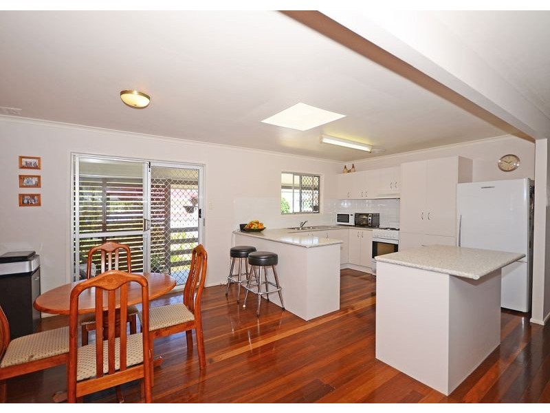 14 Prince Street, Urangan QLD 4655