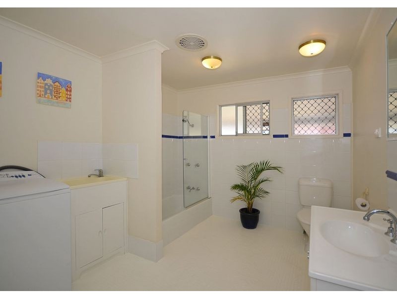 14 Prince Street, Urangan QLD 4655