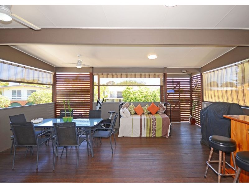 14 Prince Street, Urangan QLD 4655