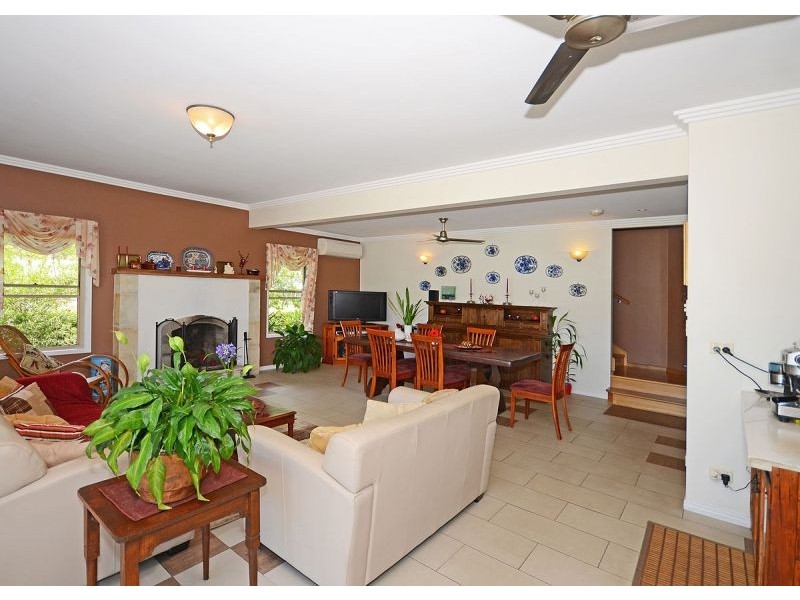 15 Banksia Street, Point Vernon QLD 4655