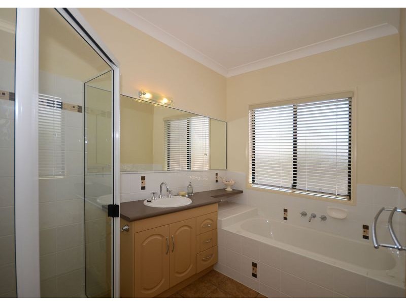 33 Sandalwood Drive, Wondunna QLD 4655