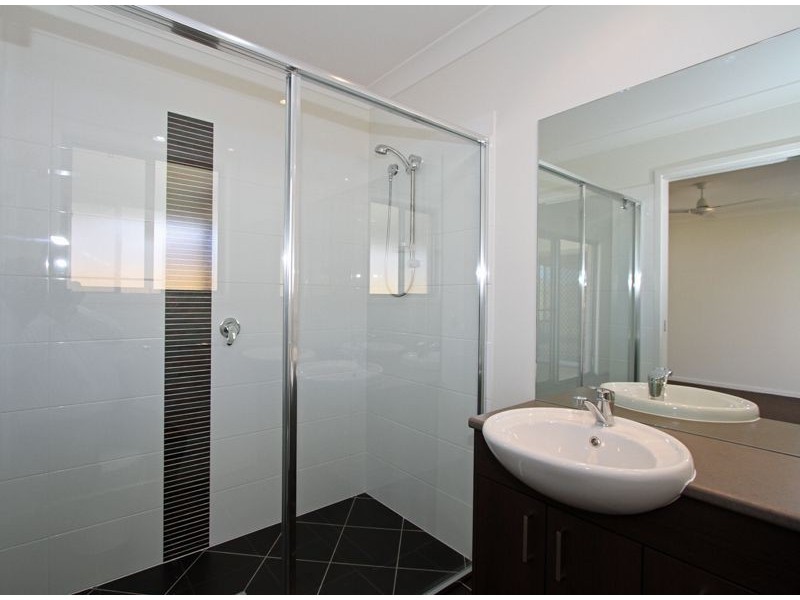 2 Dawes Crescent, Urraween QLD 4655