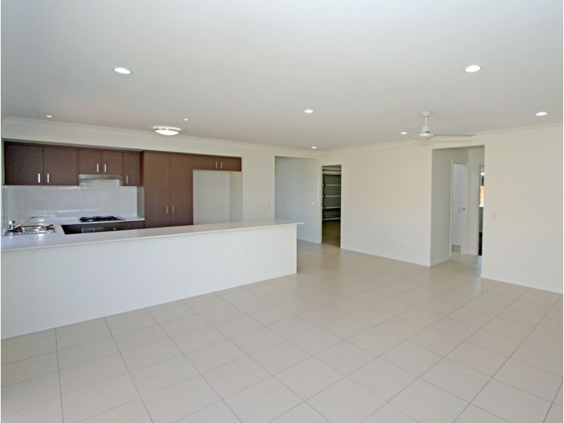 2 Dawes Crescent, Urraween QLD 4655