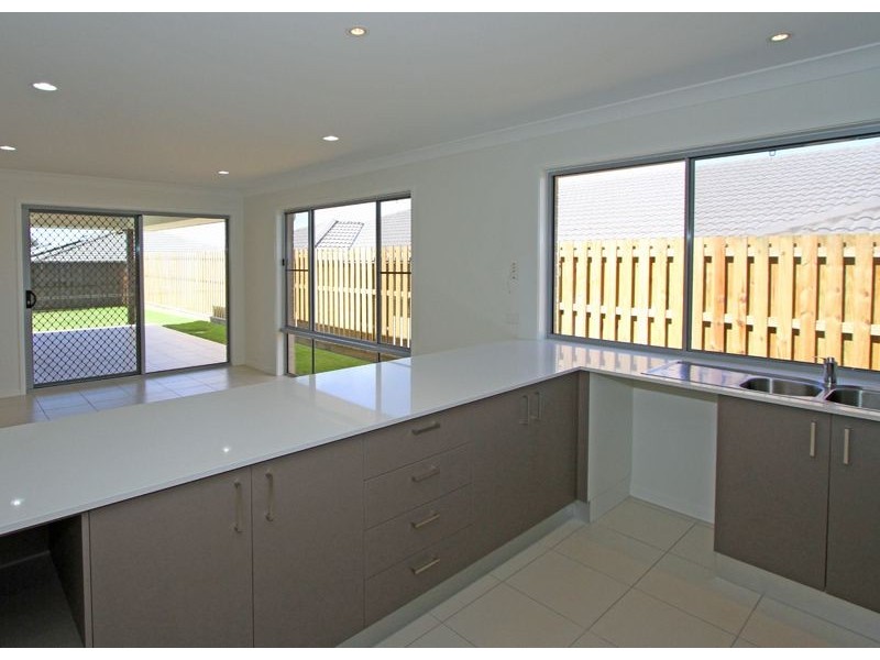 2 Dawes Crescent, Urraween QLD 4655
