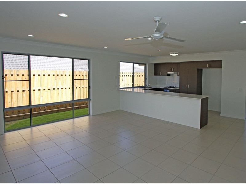 2 Dawes Crescent, Urraween QLD 4655