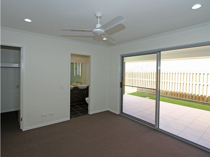 2 Dawes Crescent, Urraween QLD 4655