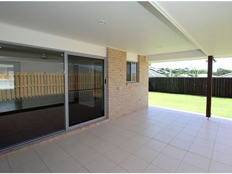 2 Dawes Crescent, Urraween QLD 4655