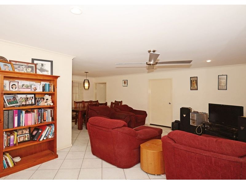 8 Archer Drive, Point Vernon QLD 4655