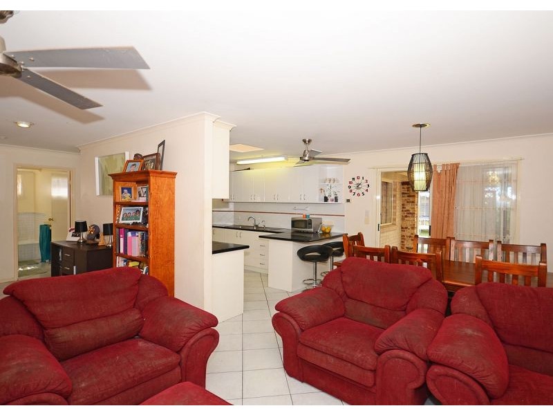 8 Archer Drive, Point Vernon QLD 4655